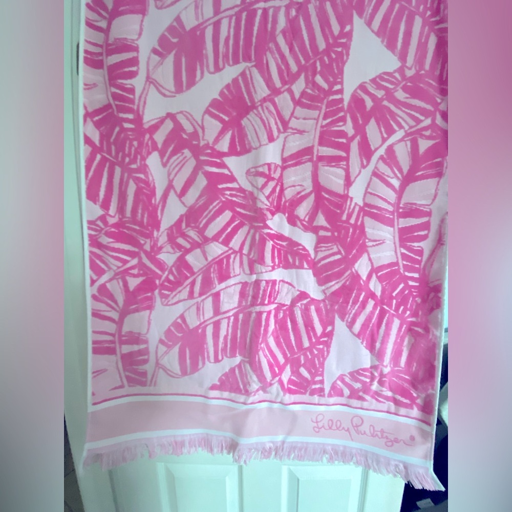Lilly Pulitzer Jacquard Beach Towel Let’s Go Bananas Conch Shell Pink